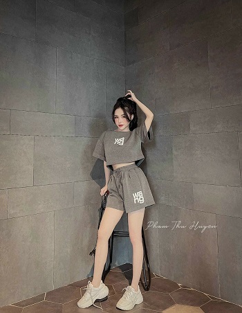 [HCM]SÉT BỘ ĐÙI ÁO CROPTOP IN CHỮ WANG