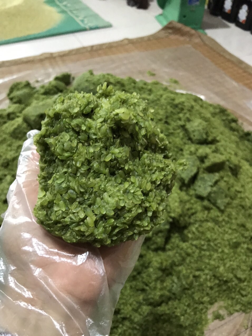 Cốm Tú Lệ xanh thơm nếp dẻo
