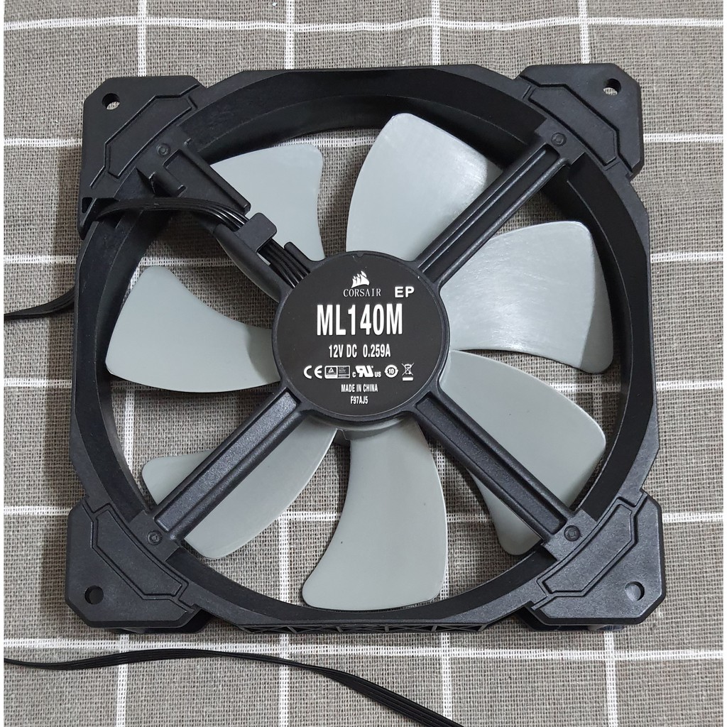 Quạt tản nhiệt Fan Corsair ML140M