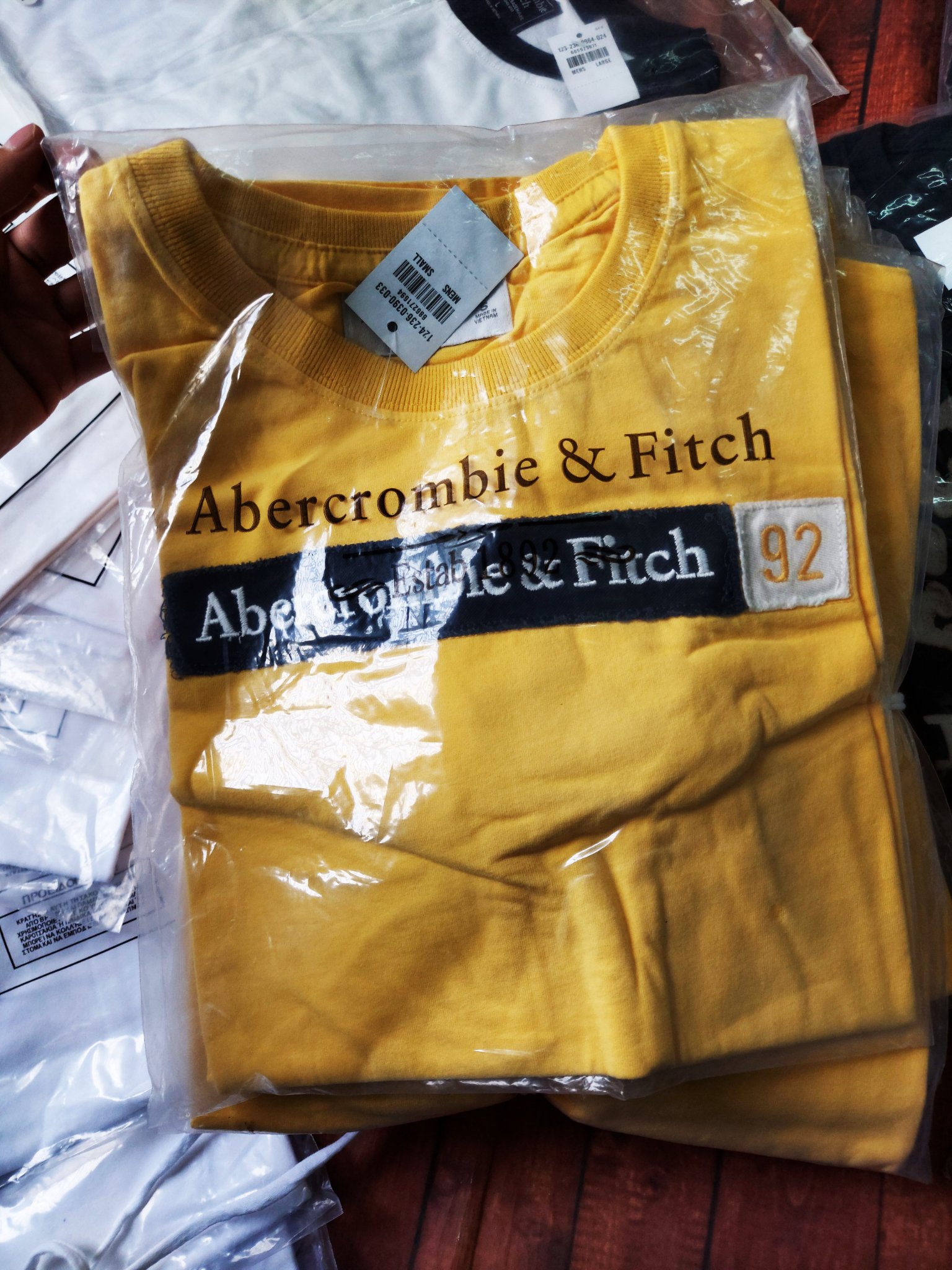 Áo thun Abercrombie & Fitch Yellow 92