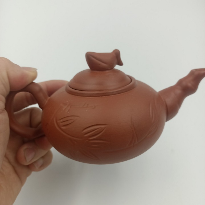 Ấm trà bát tràng đỏ dung tích 250 ml cao cấp