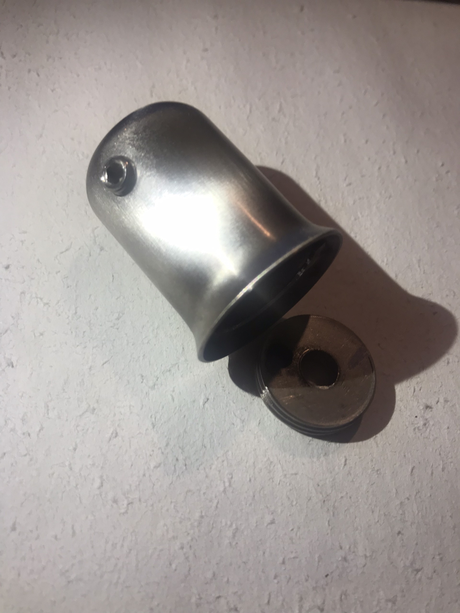 Bas inox chụp thanh treo tủ quần áo