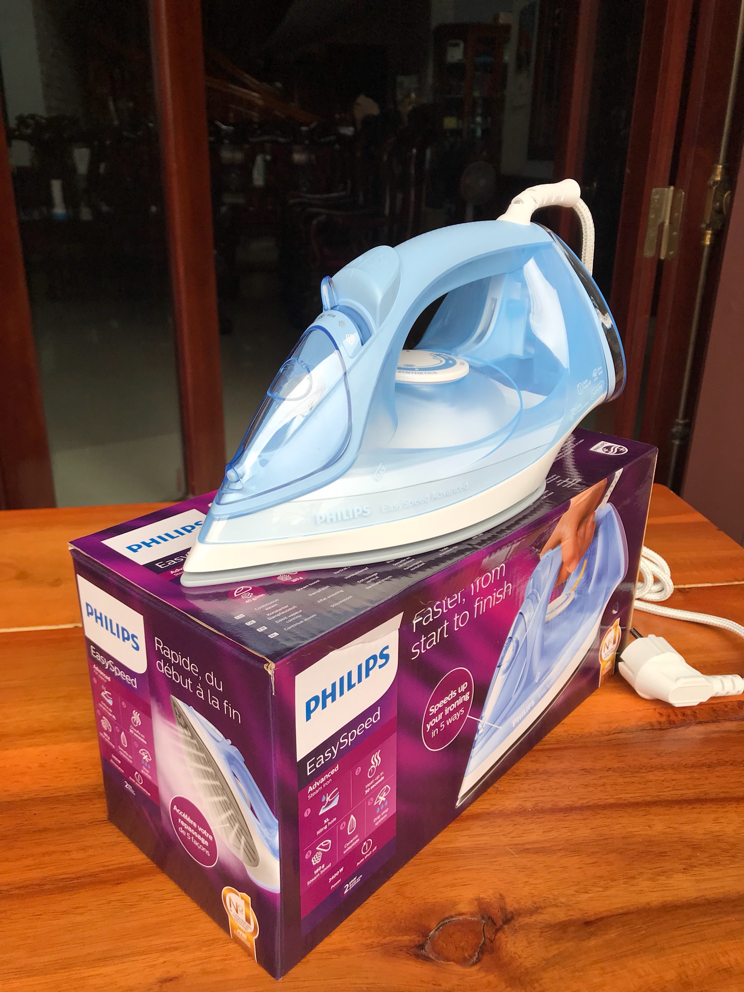 Bàn ủi hơi nước Philips GC2676