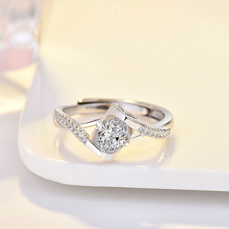 Nhẫn bạc nữ đính đá Moissanite độc đáo