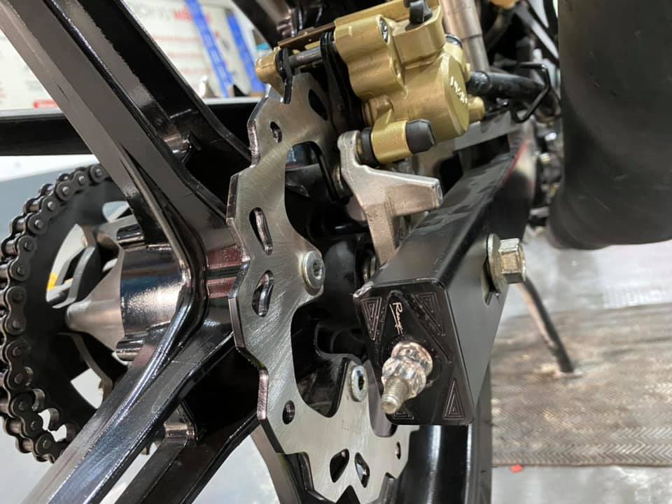 Đĩa thắng RCB (chính hãng) sau cho Exciter 150 (080055)