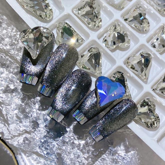 Đá khối nail trái tim gắn móng