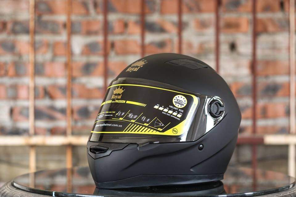 Mũ Bảo Hiểm Fullface  ROYAL M136 /Bảo Hành 12 Tháng (Đen Kính Khói )