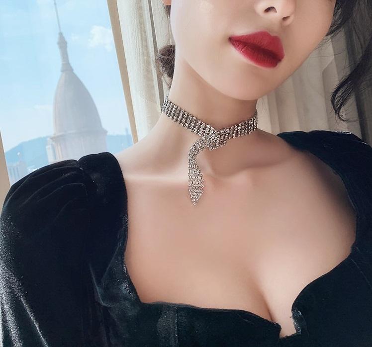 Siêu phẩm vòng cổ Bell Mew chocker đính đá đẳng cấp ngôi sao VC32