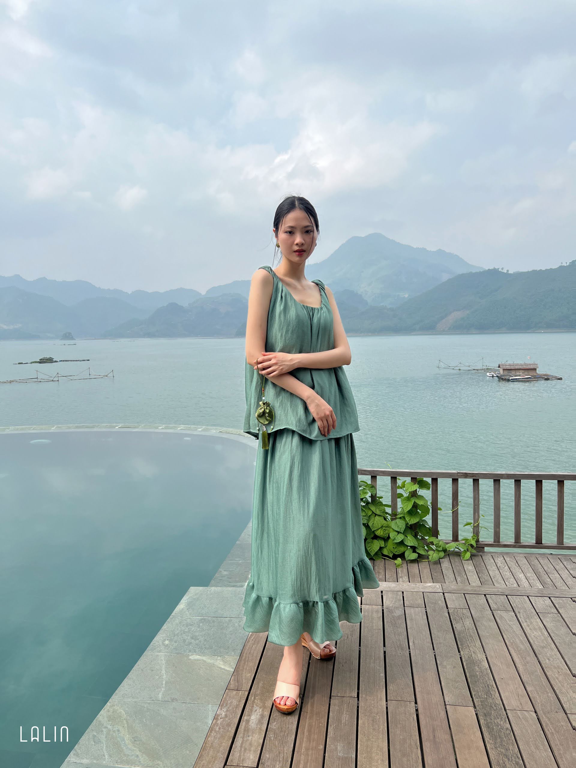 Chân váy tơ Lalin dáng suông Thư Ánh