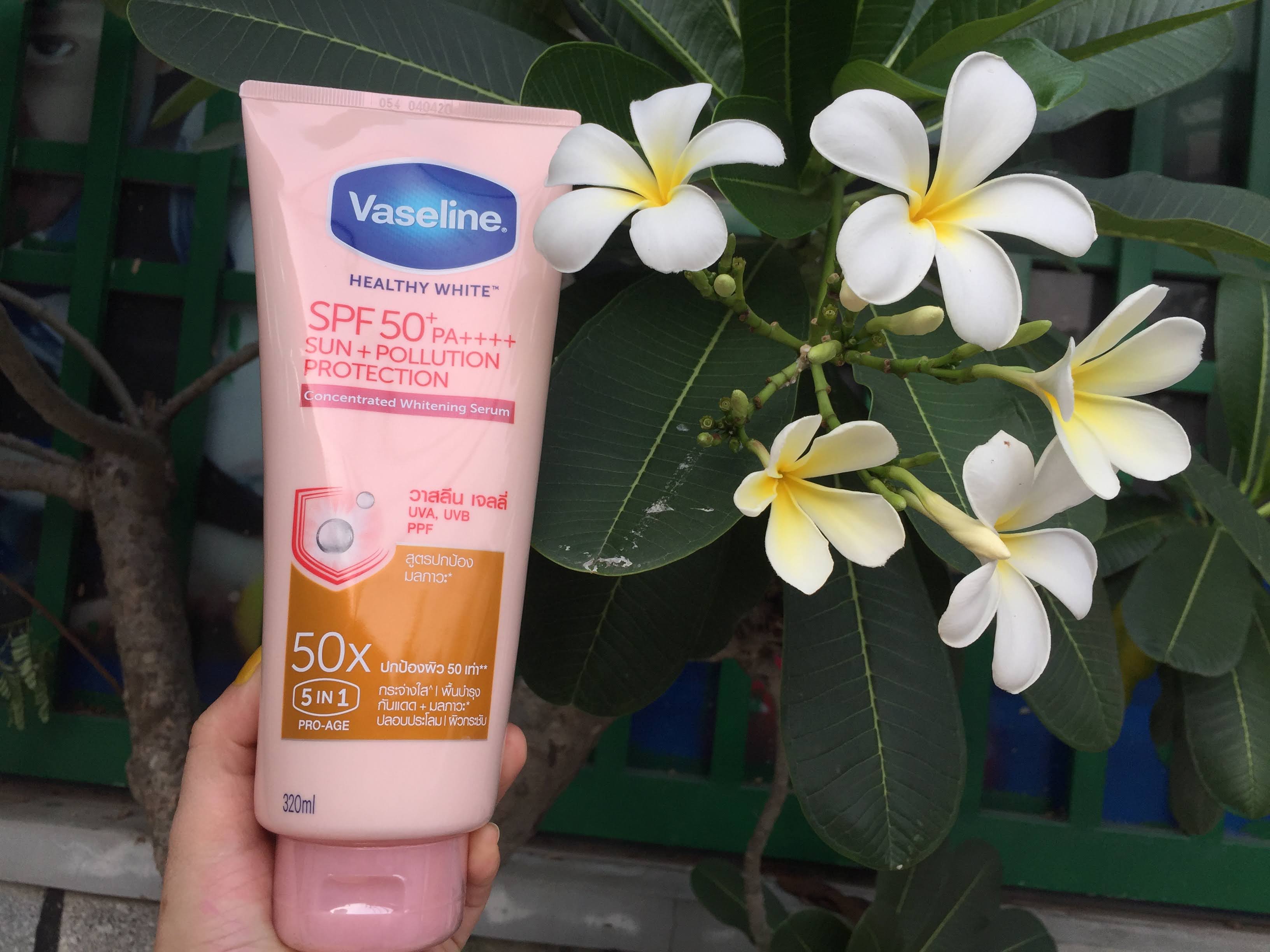 Vaseline Thái Lan 50X dưỡng trắng da body 320 ml