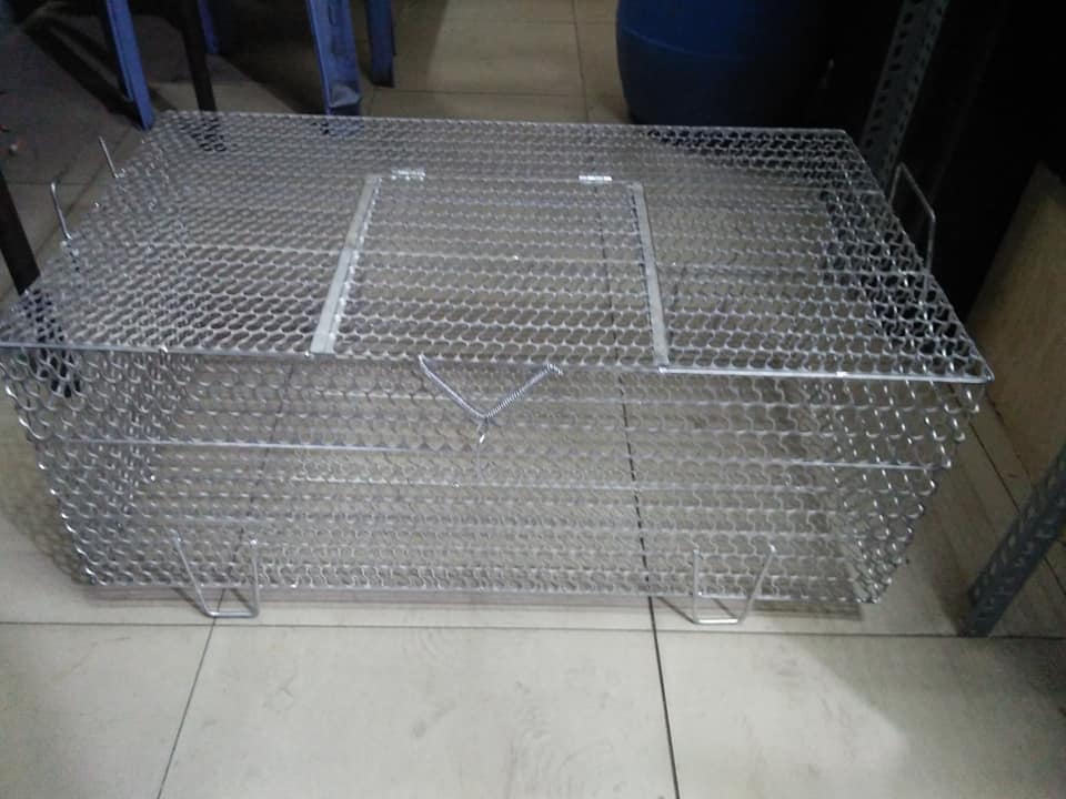Lồng nuôi gà con lưới mắt sên
