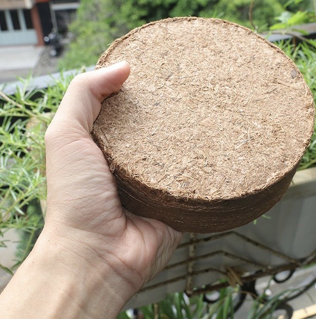 Mụn dừa nén viên 450gram đã xử lý, đất nén hữu cơ trồng cây cảnh