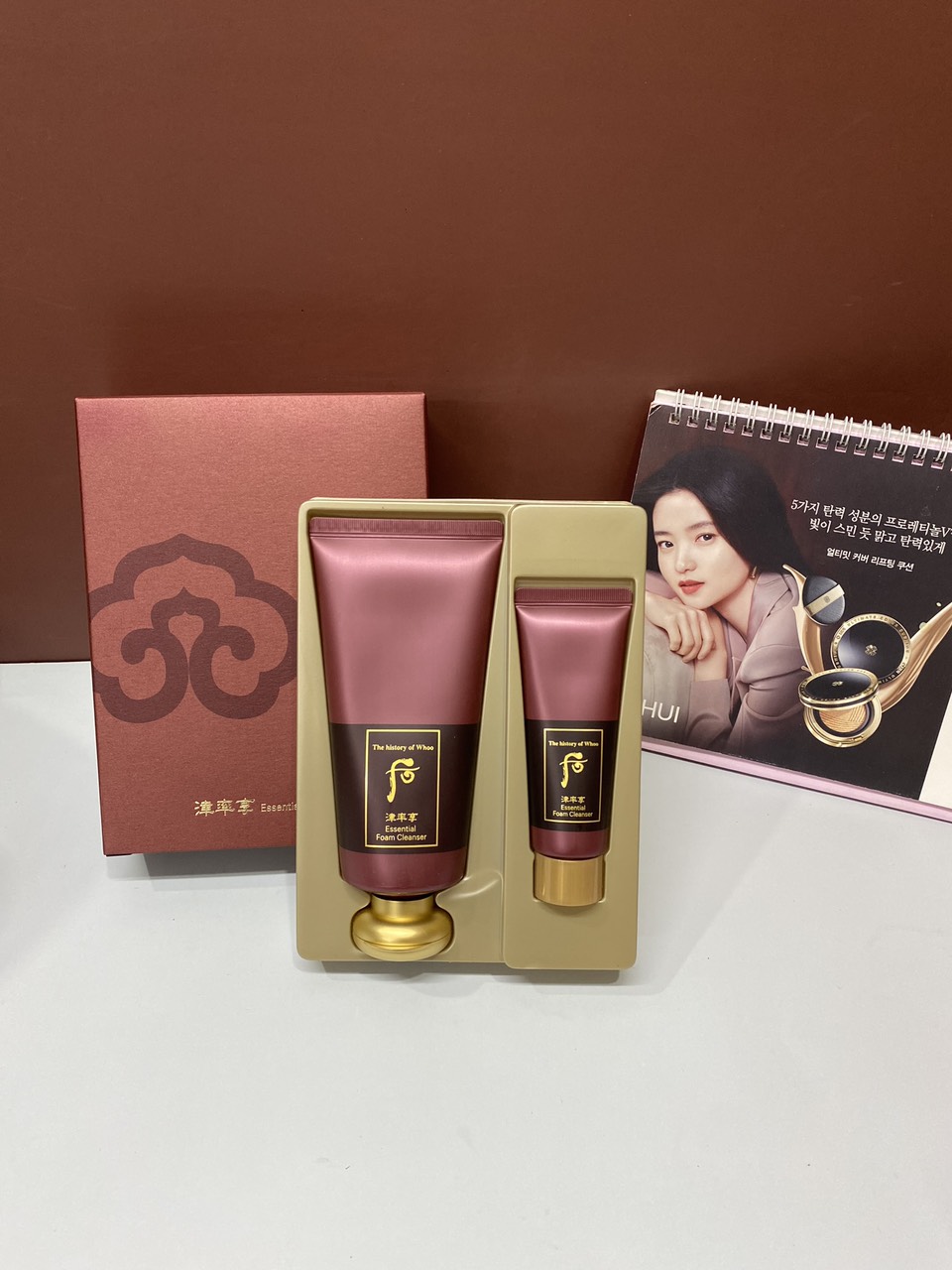 Set sữa rửa mặt Whoo Đỏ Essential Foam Special Set 1 típ 180ml tặng thêm 1 típ 40ml-Vifashop
