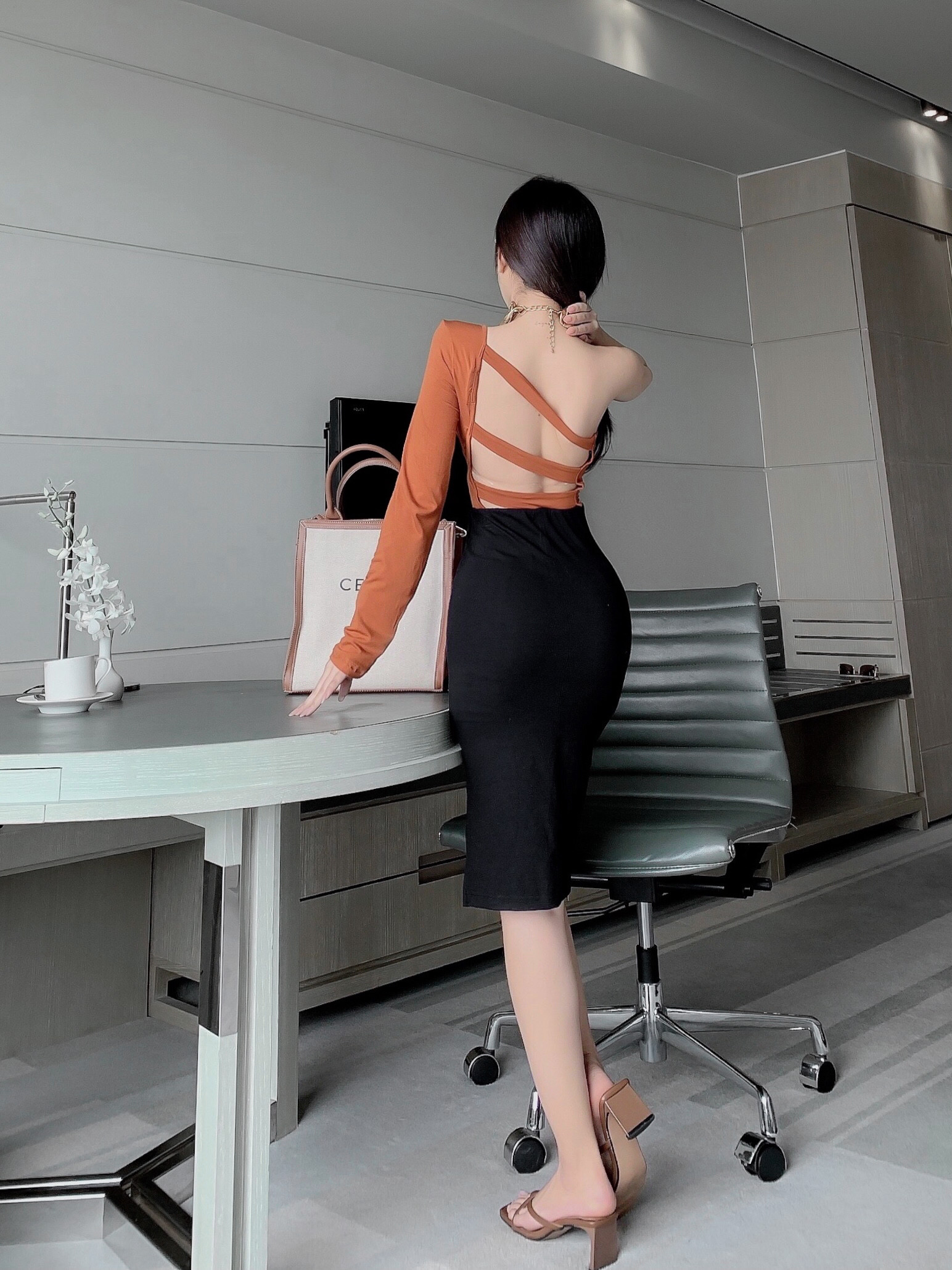 Chân váy thun ôm xẻ đùi form lửng