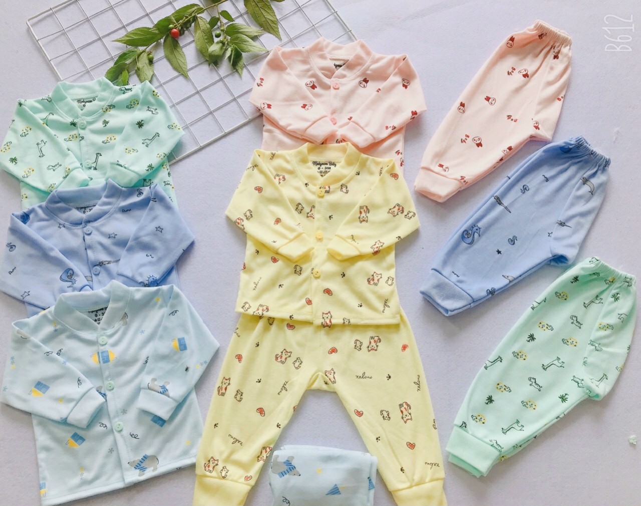 BỘ NỈ COTTON CÀI CÚC GIỮA CỔ 3 PHÂN( KÈM QUÀ TẶNG )