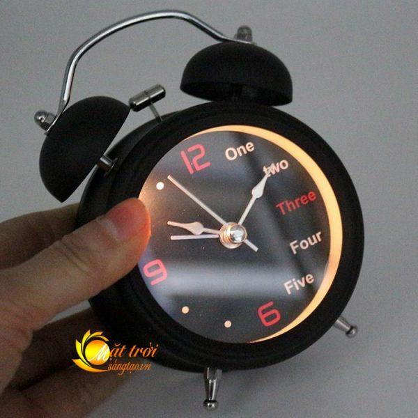 Đồng hồ báo thức cổ điển có đèn