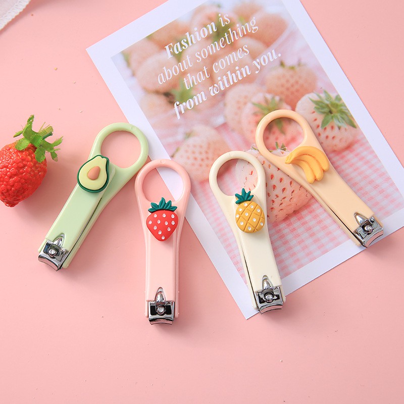 Bấm móng tay hoạt hình
