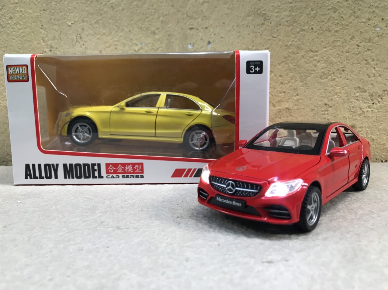 [HCM]Mô hình xe ô tô Mercedes C260L 1:32