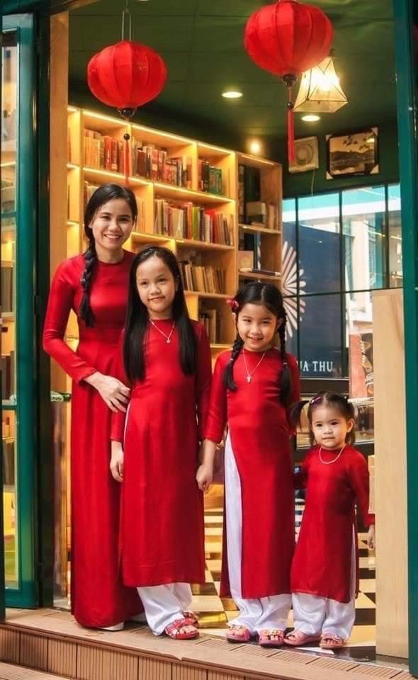 Vải lụa tơ tằm satin trơn màu đỏ tươi – LTS40