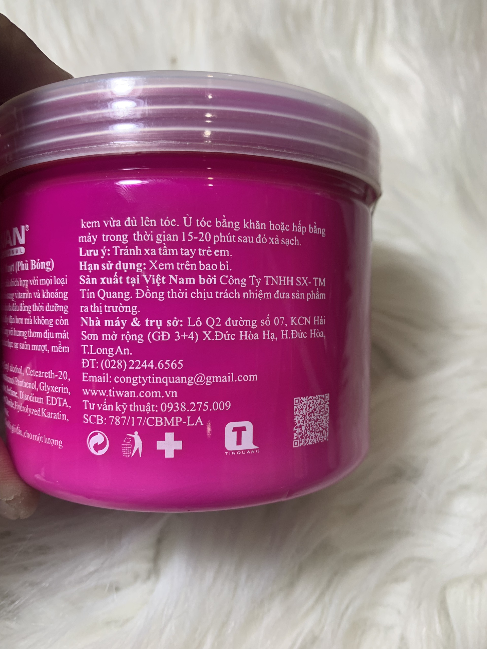 Hấp Dầu Tiwan Hồng Glossy Silky Soft 500ml