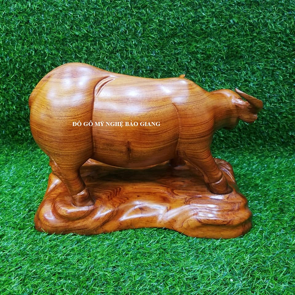 Tượng con trâu gỗ hương dài 34 cm
