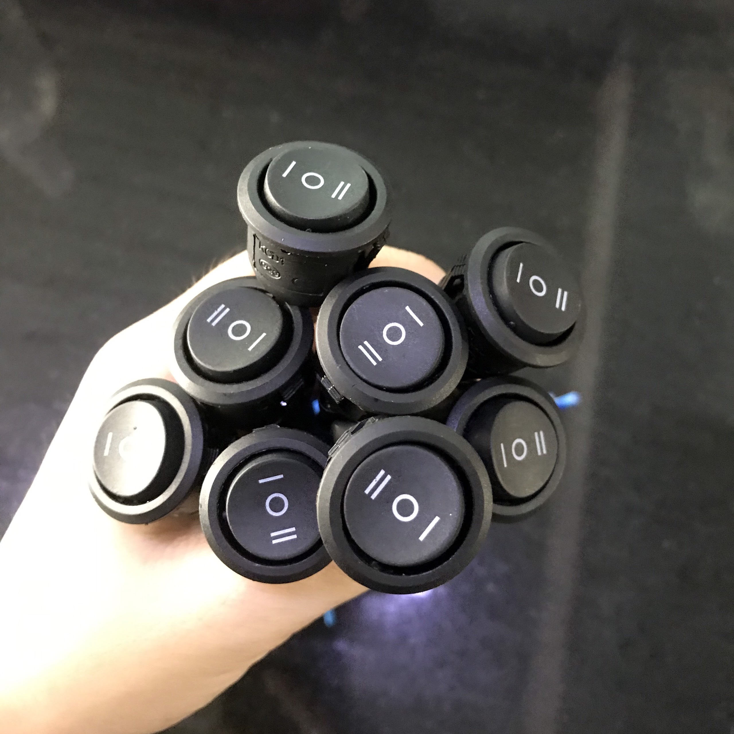 Công tắc bập bênh tròn đen ON-OFF-ON - 3 chân (Sẵn dây điện)