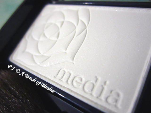 Phấn Highlight KANEBO MEDIA 3.0g - Nhật Bản