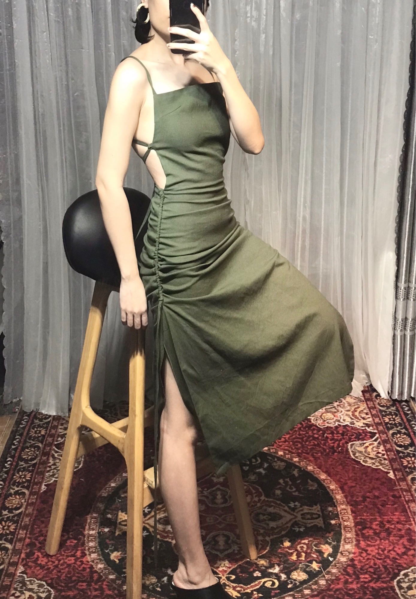 Đầm ôm hở lưng vải Linen