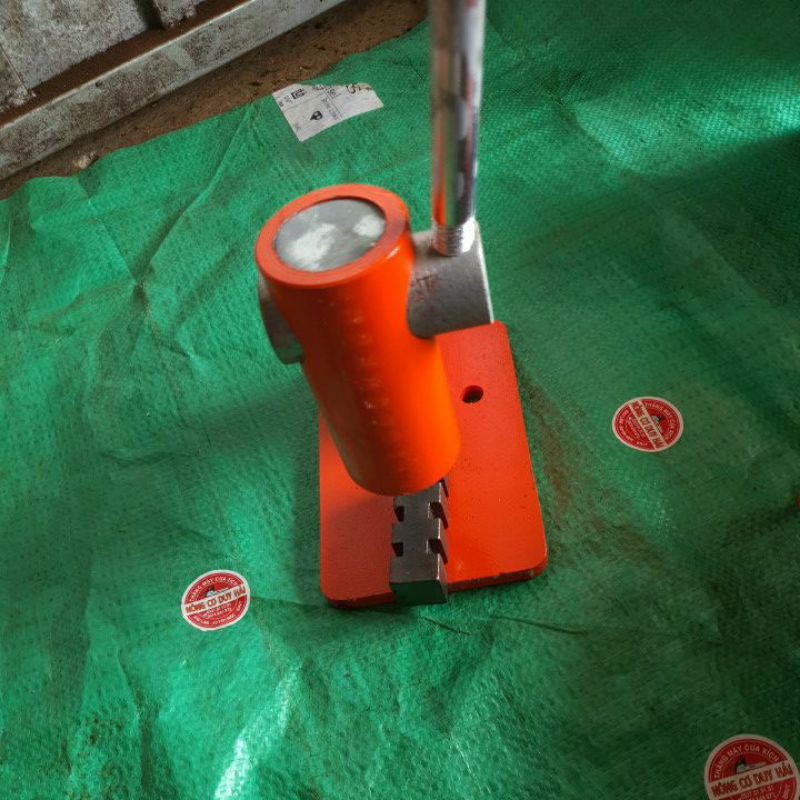 Dụng cụ bấm xích máy cưa