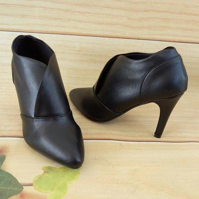 Giày boot nữ ROSATA gót nhọn 7cm kiểu dáng RO35