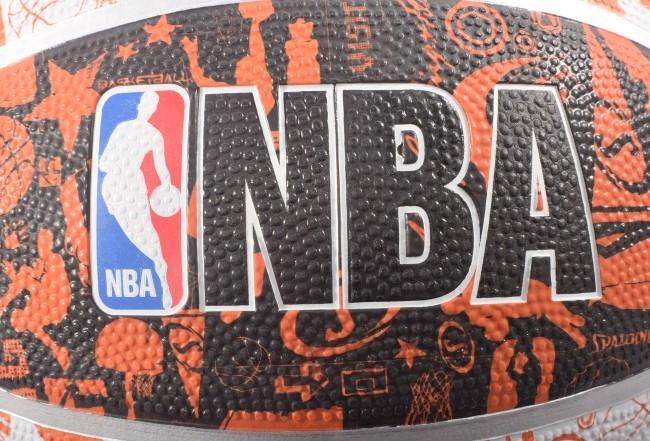 Quả bóng rổ Spalding NBA Graffiti số 7 (73-722Z) (Tặng kim bơm bóng+ túi lưới đựng bóng)