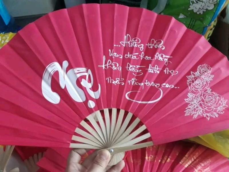Quạt vải viết chữ thư pháp cực đẹp (giao màu ngẫu nhiên)