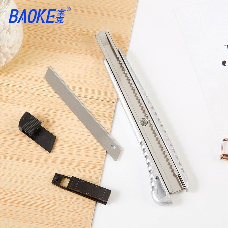 Dao Rọc Giấy Vỏ Kim Loại Baoke UK1402 (9mm)
