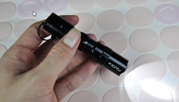 [HCM]Đèn Pin Mini Bút Móc Khóa Cao cấp