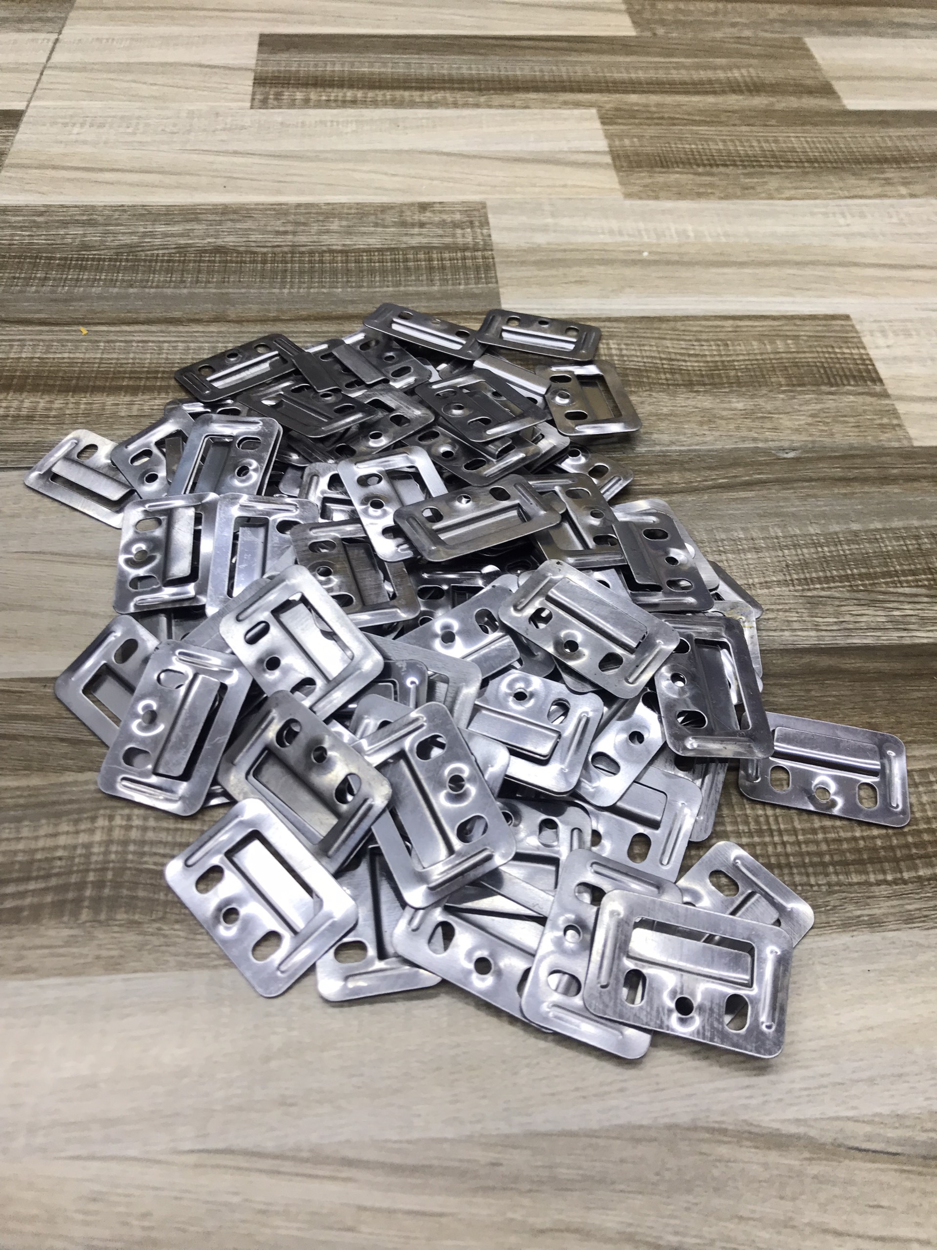 KE TẤM ỐP INOX