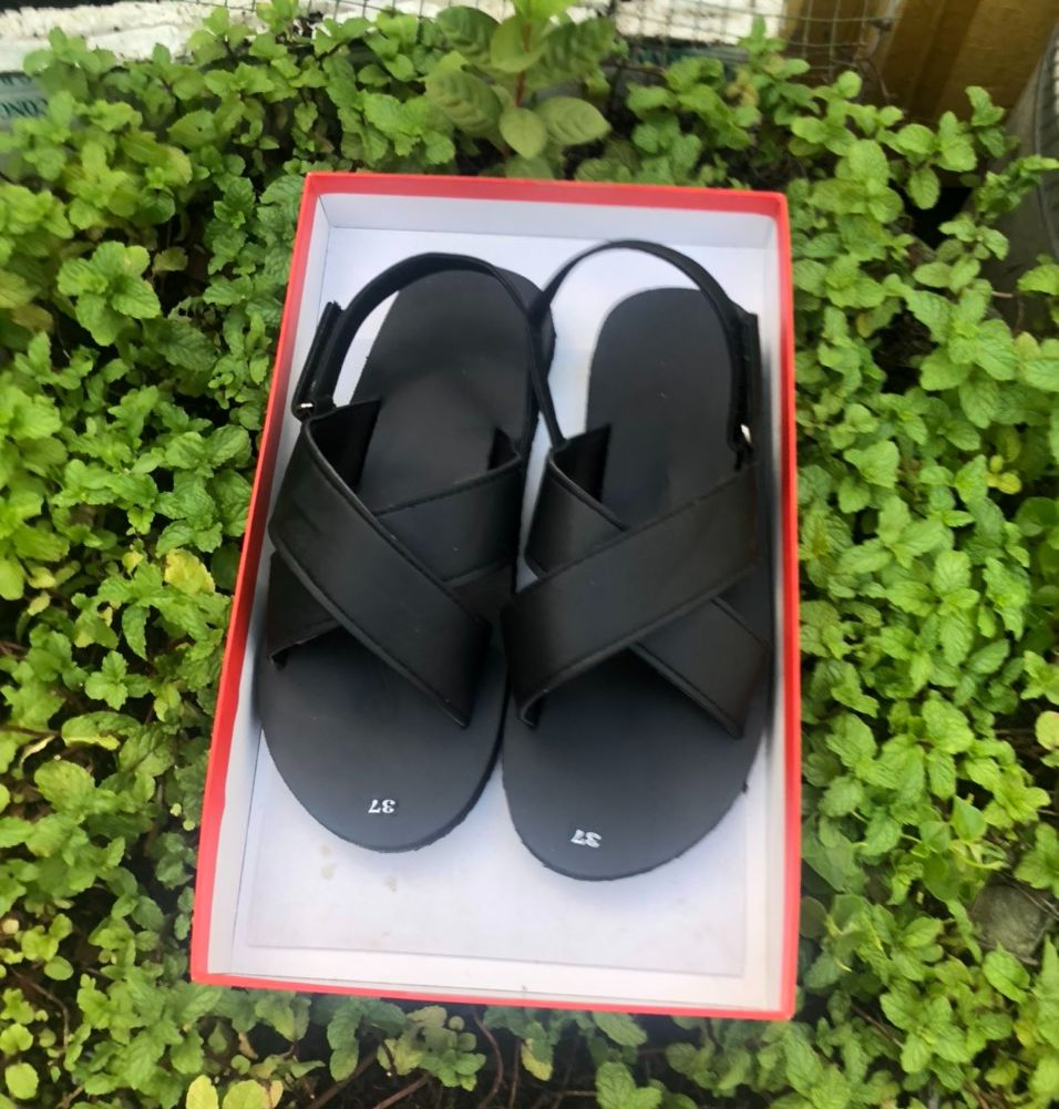 Xăng đan đế bằng nam nữ A9 đen