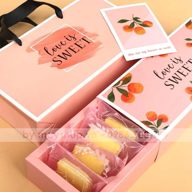 Hộp bánh dứa màu hồng