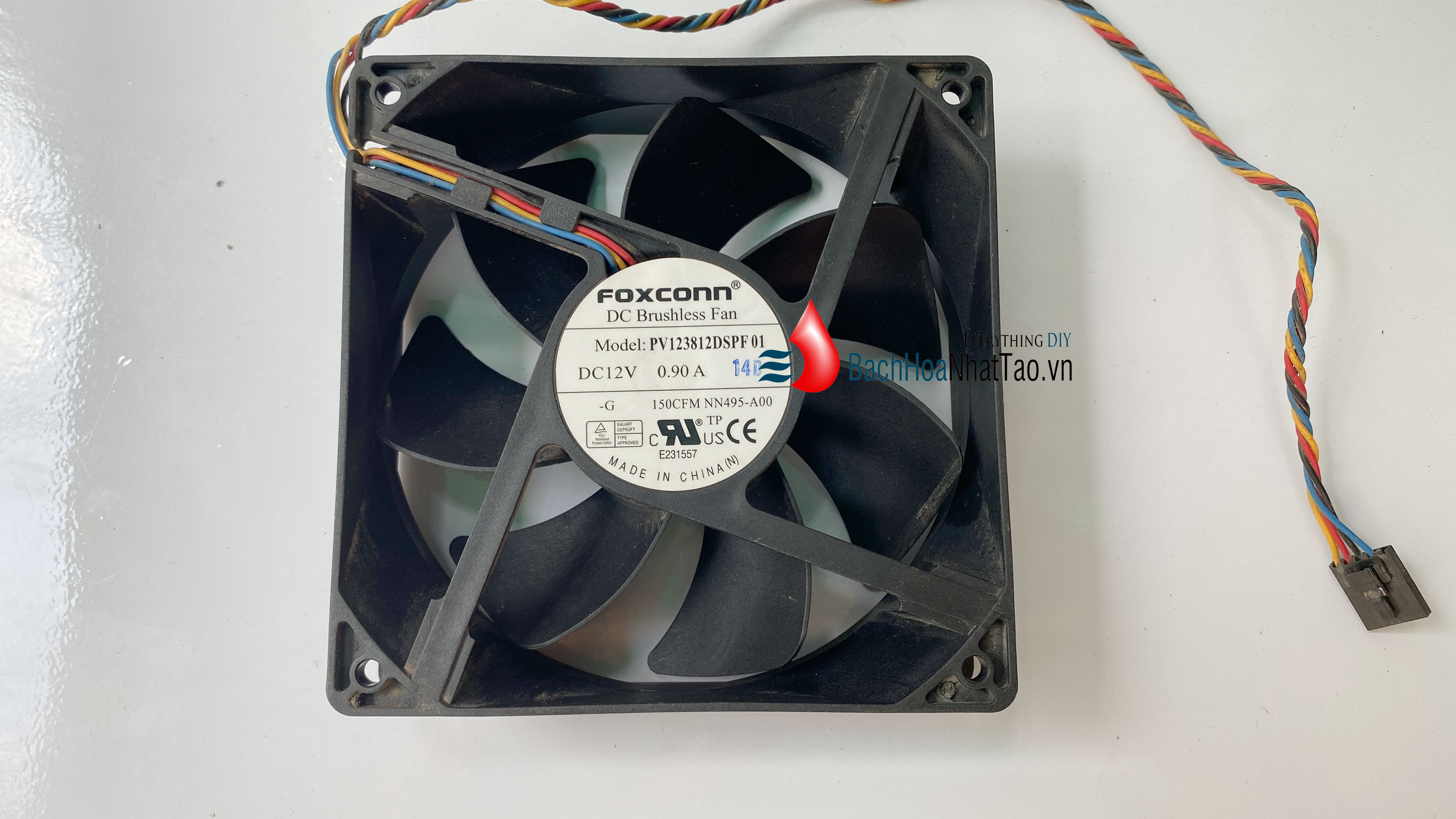 Quạt Foxconn 12v 12cm x 12cm vuông