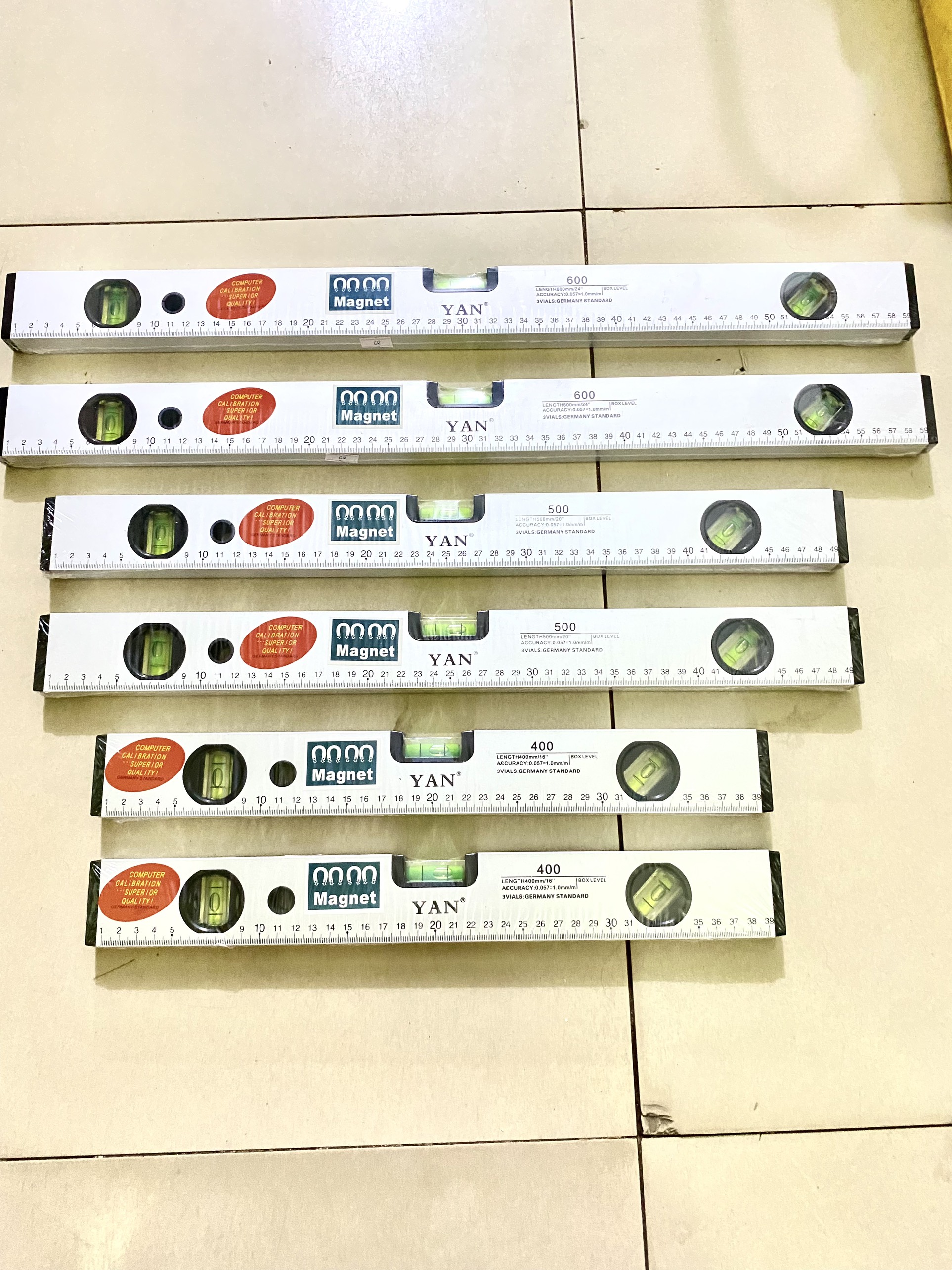 Thước thủy có nam châm hít Yan 40 50 60cm