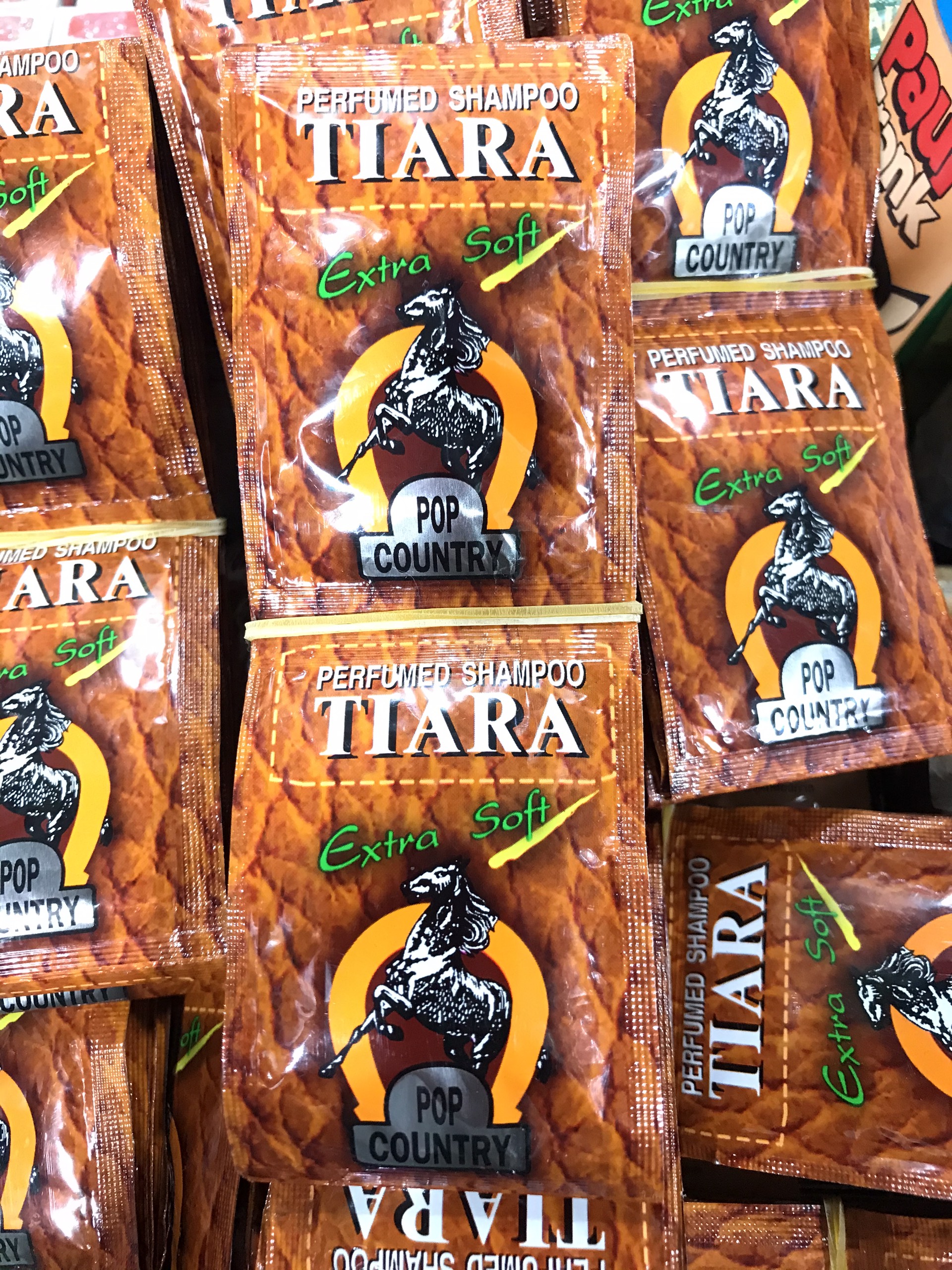 Dây 12 gói dầu gội Tiara Thái Lan
