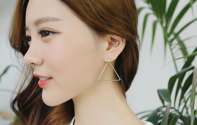 Bông tai tam giác lệch bất đối xứng - B465