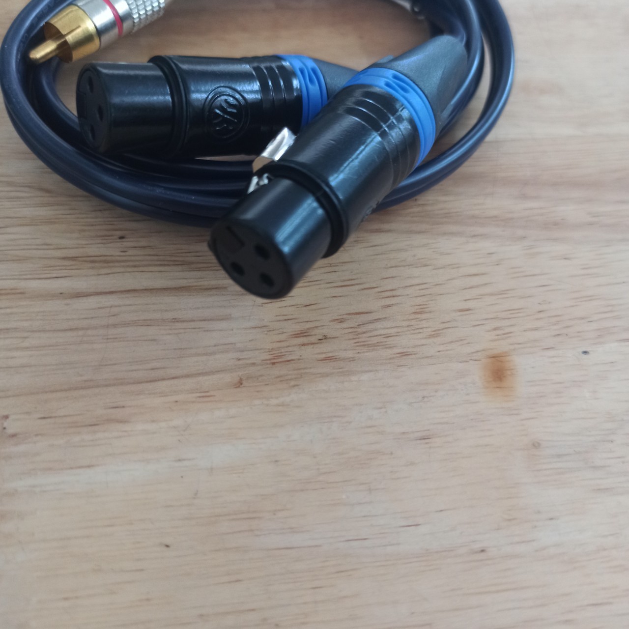Dây Tín Hiệu 2 Canon ra 2 Bông Sen