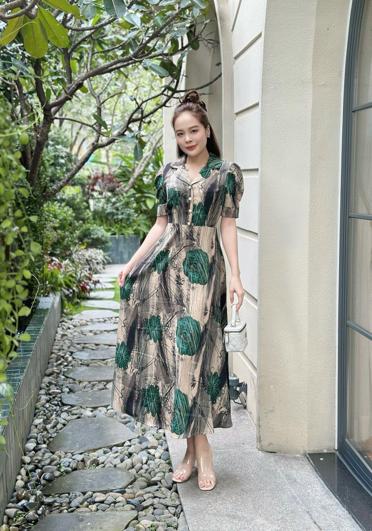 Đầm maxi họa tiết, form dài cổ sen, đính nút, tay phồng Misa - MS0301 (Hình thật shop chụp)
