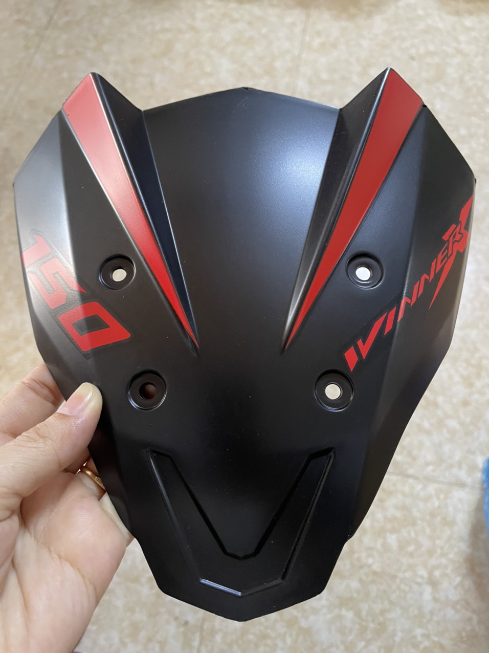 Mão Winner X V3 4 Lỗ Đen Nhám Viền Đỏ ( Loại Dầy )