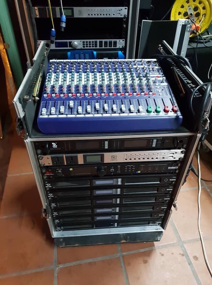Bàn Mixer Midas DM16