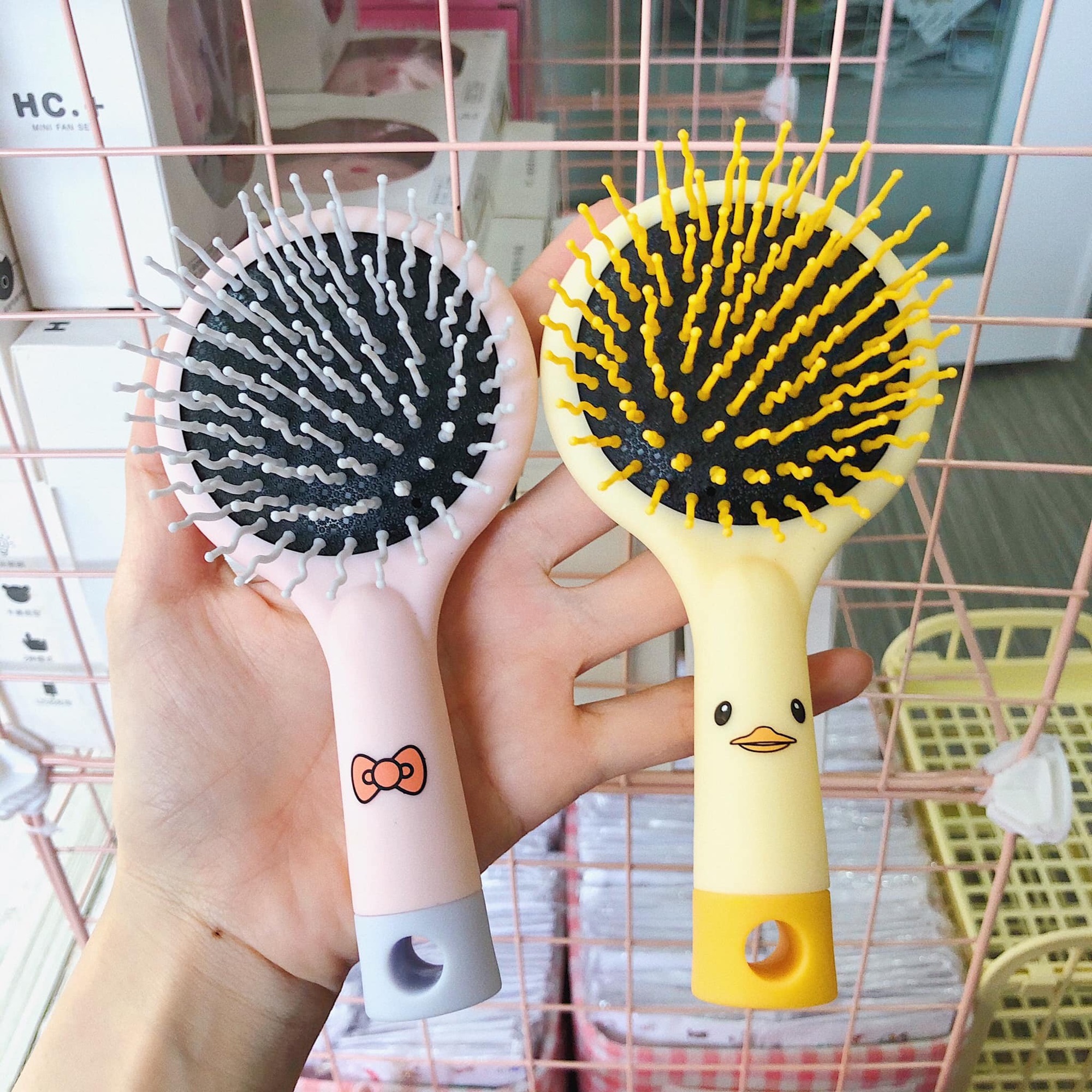 Lược tròn kèm gương