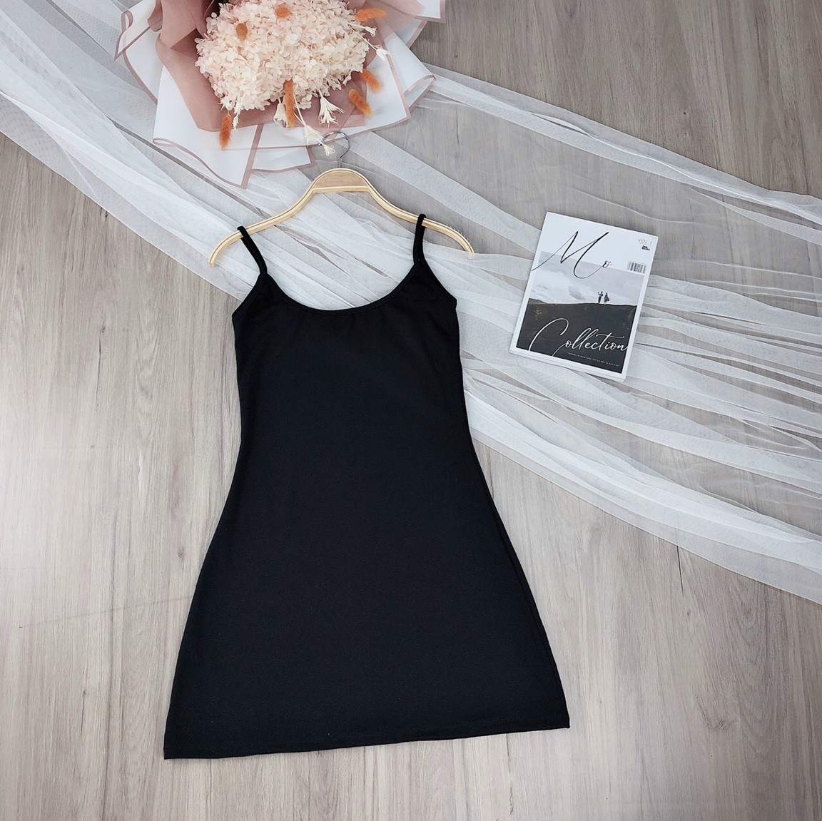Đầm thun basic trắng đen dáng xòe phối áo croptop tay dài viền bèo