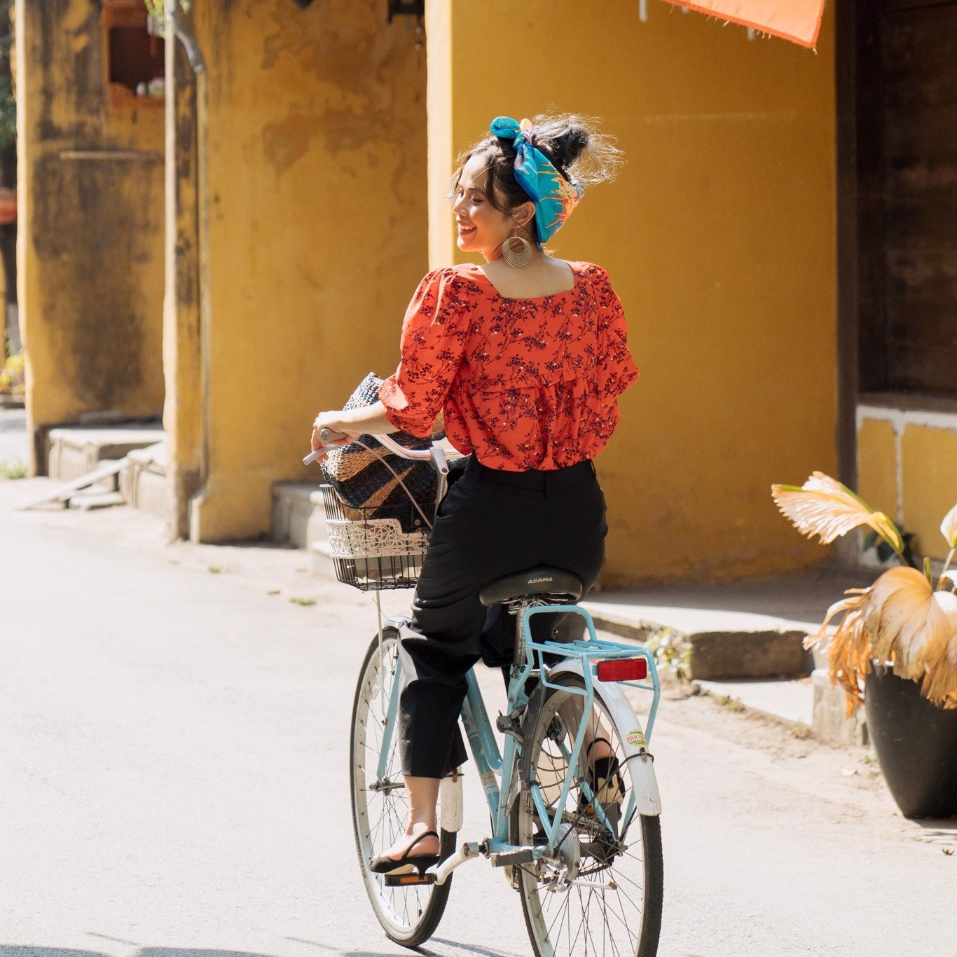 Áo Lụa Đỏ Modern Meets Heritage