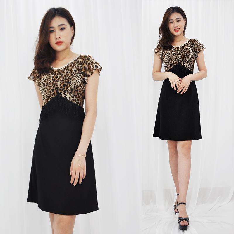 Đầm suông cổ thuyền đầm suông trung niên U40 U50 Đầm suông quý bà silk lụa đầm suông kết cườm mẫu mới nhất đầm suông in họa tiết da beo đính đá phối ren 3073