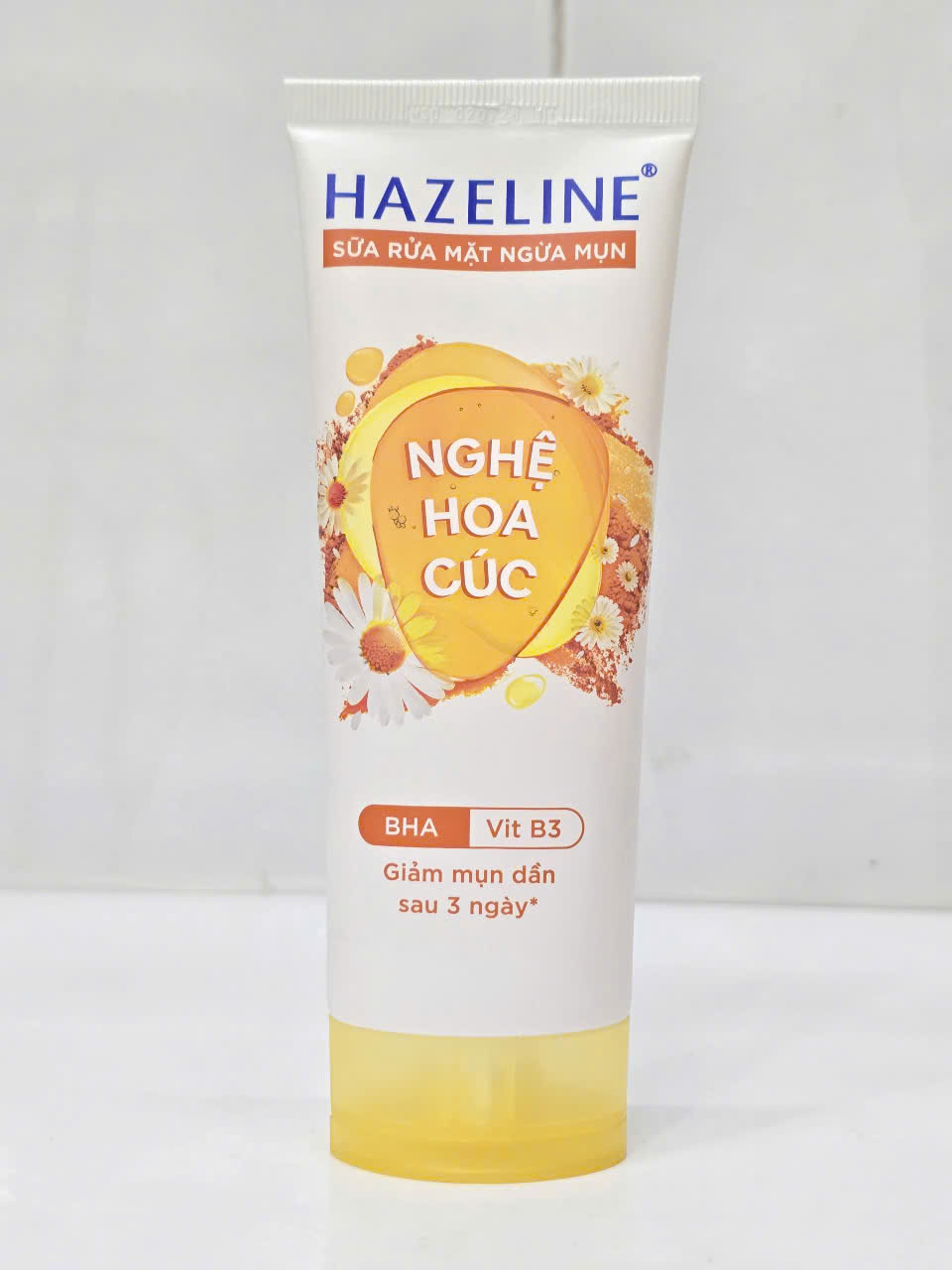 Sữa Rửa Mặt HAZELINE Yến Mạch Dâu Tằm Tràm Trà Cica Nghệ Hoa Cúc 100g